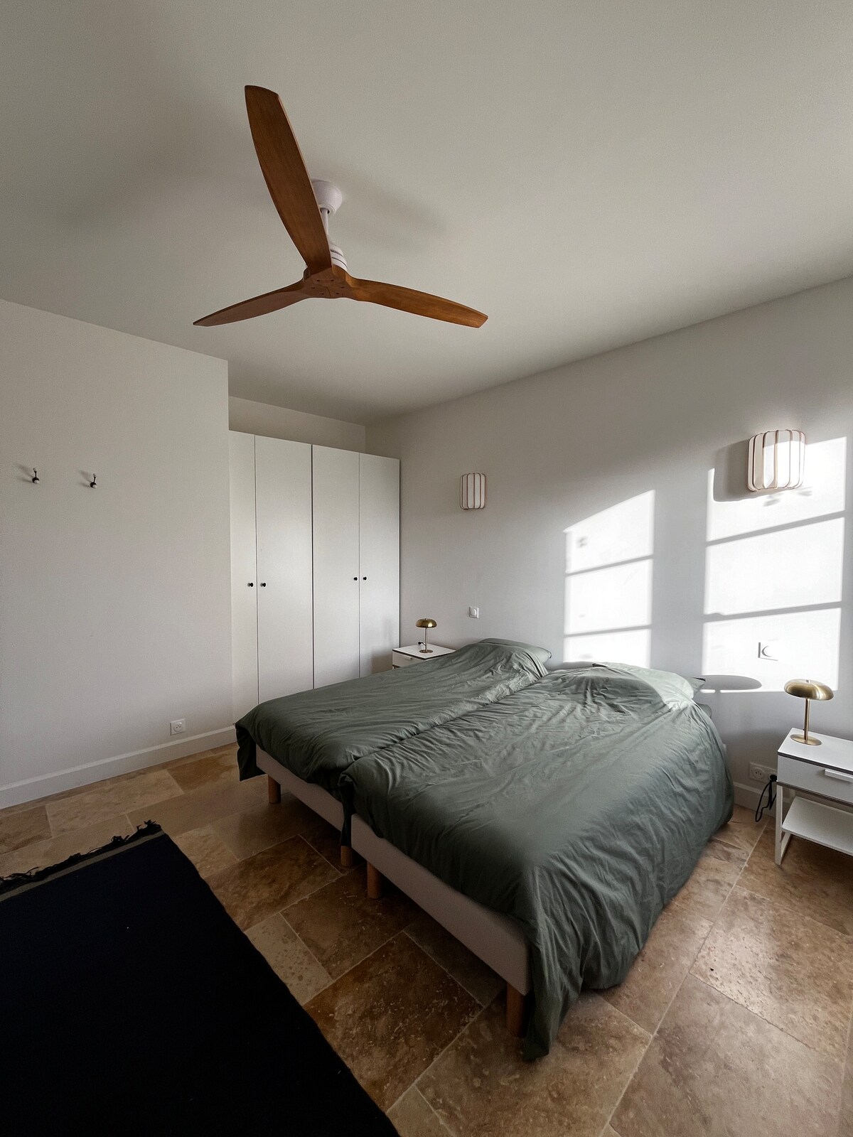 Chambre avec deux lits simples